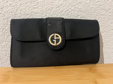 Trousse de toilette Giorgio Armani - Élégant et Chic!