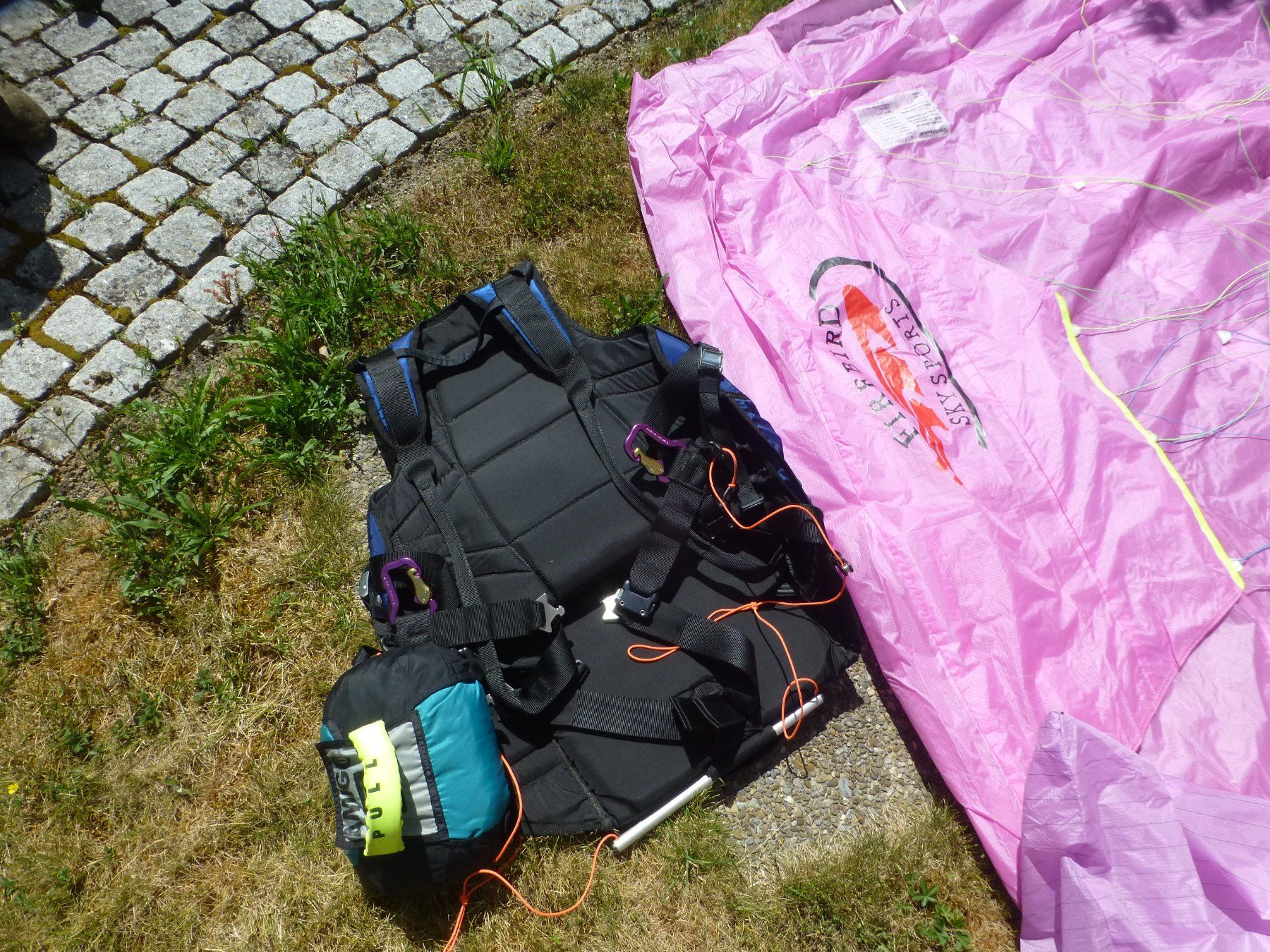 Sport dell'aria & Aquiloni: N - JOY Gleitschirm mit Sitz, Notschirm und Rucksack – Usato da Lupfig venduto da Casch13 2