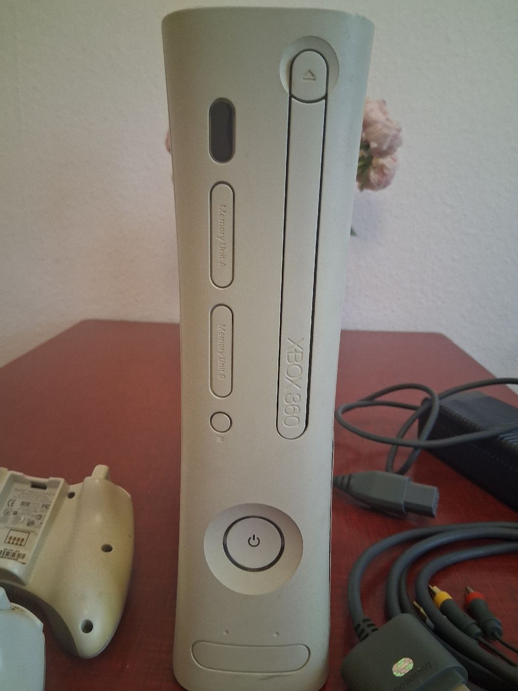 Microsoft Console: Xbox 360 + 2 manettes + câbles  – Usato da Carouge GE venduto da par_fzg6 2