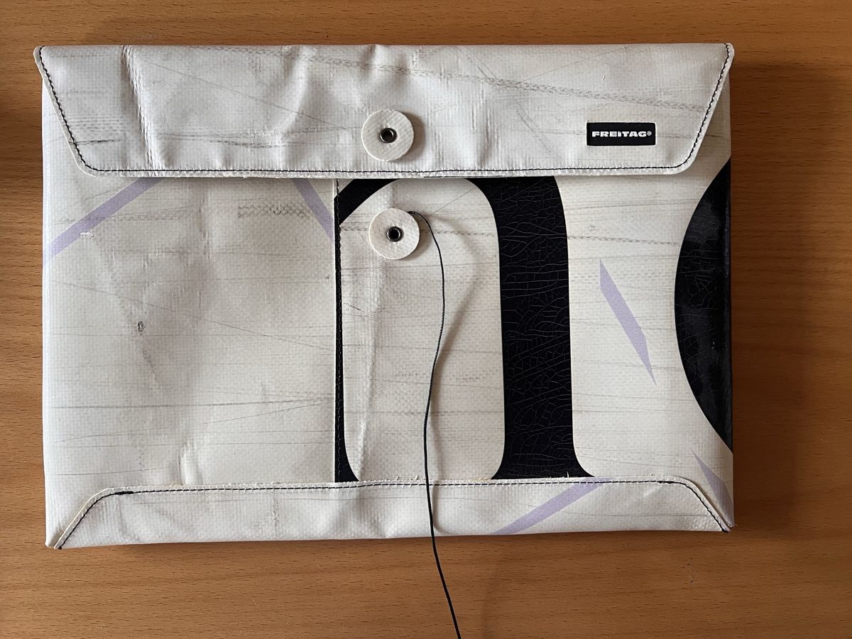 Freitag Covers & Borse: Laptop 13“ Hülle – Usato da Zürich venduto da 144happy 1