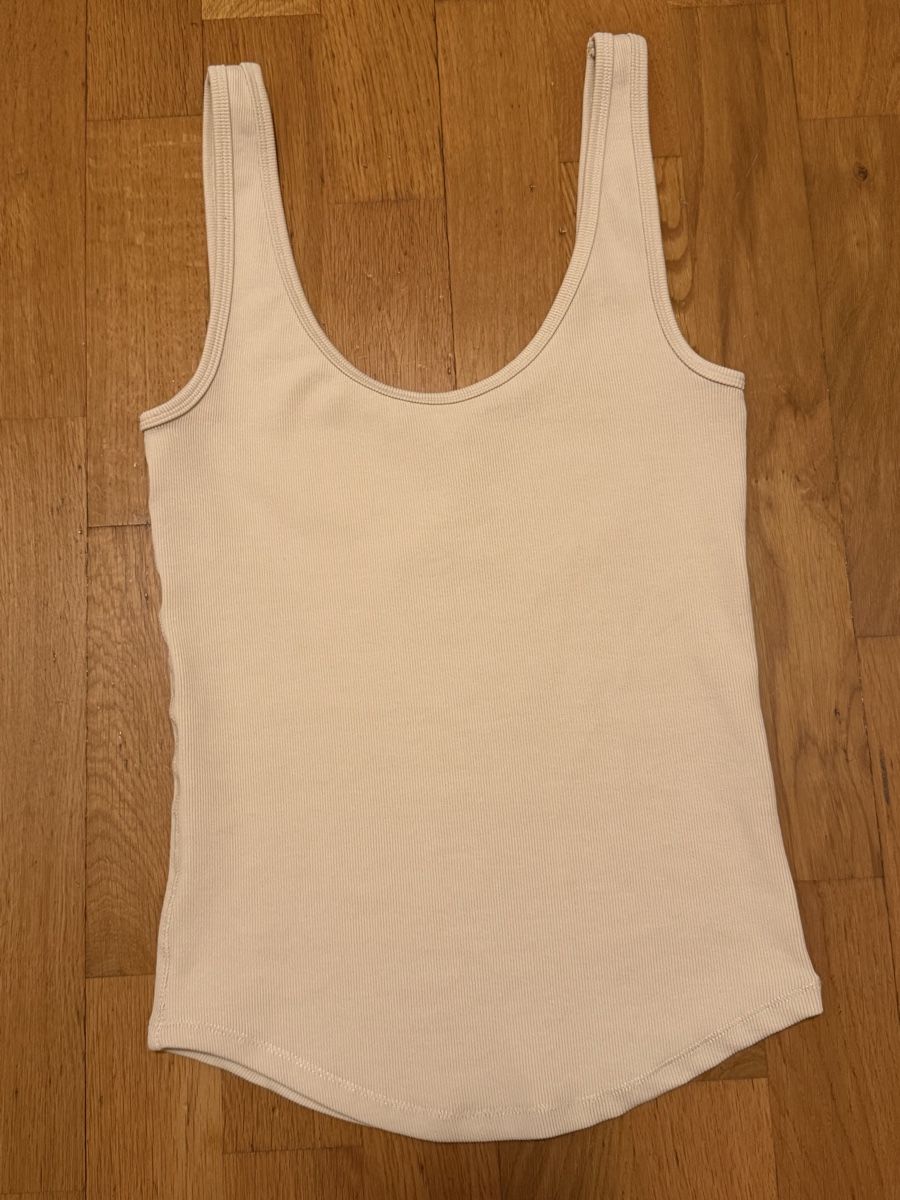 Zara Tops: Basic Top von Zara. Grösse S. Neu. Nie getragen.  – Neuf (Voir description) à Adliswil par StephanieAnnina 1