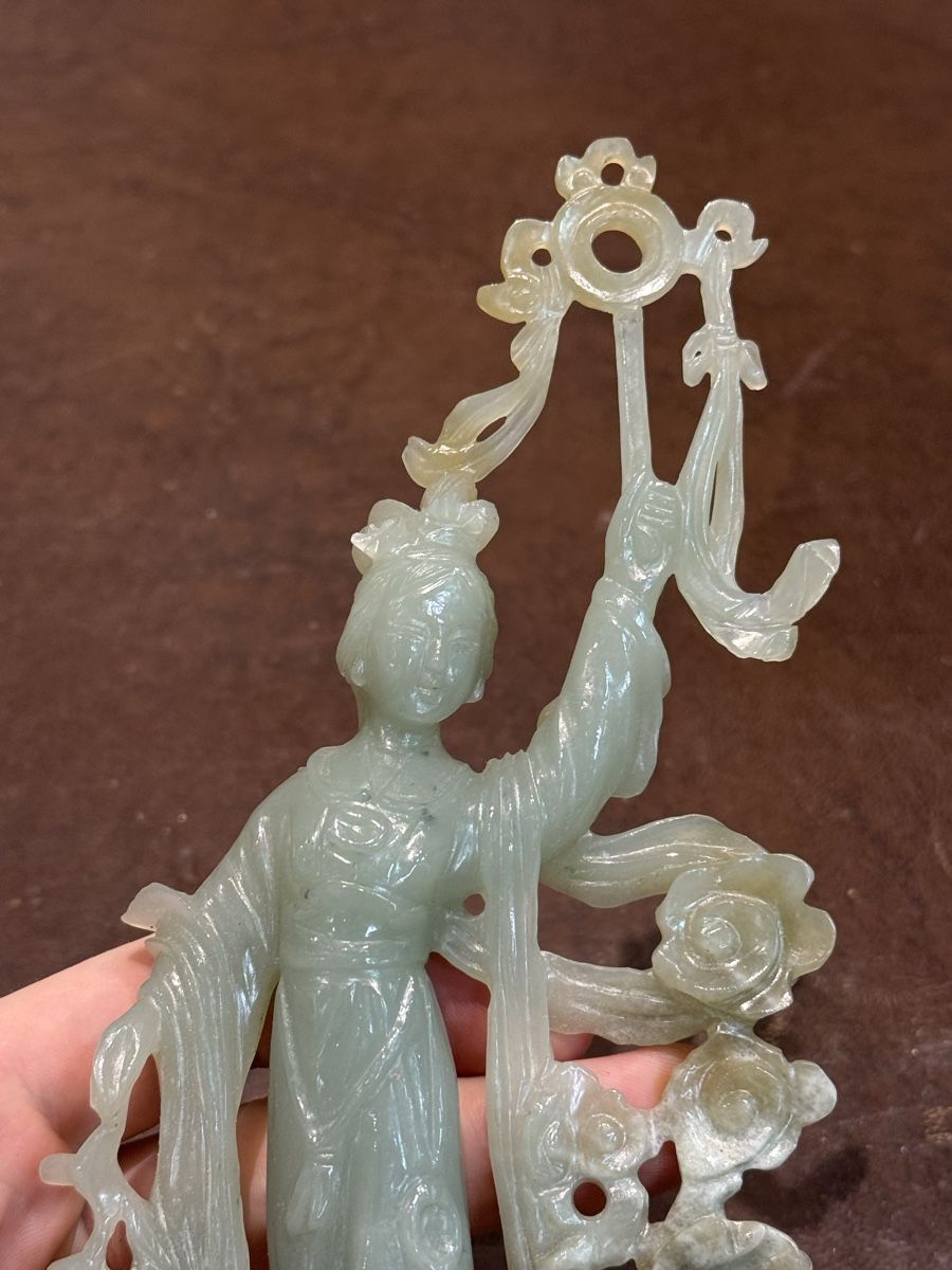Statuette: Jade-Figur einer jungen Frau, China – Usato da Zofingen venduto da GrosisWonderkeller 3