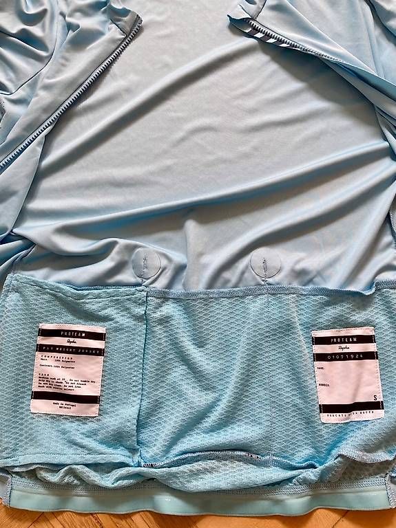 Maillots de corps & Pantalons: Jersey Rapha Proteam Fly Weight Grösse S – D'occasion à Kilchberg ZH par e.bl 3
