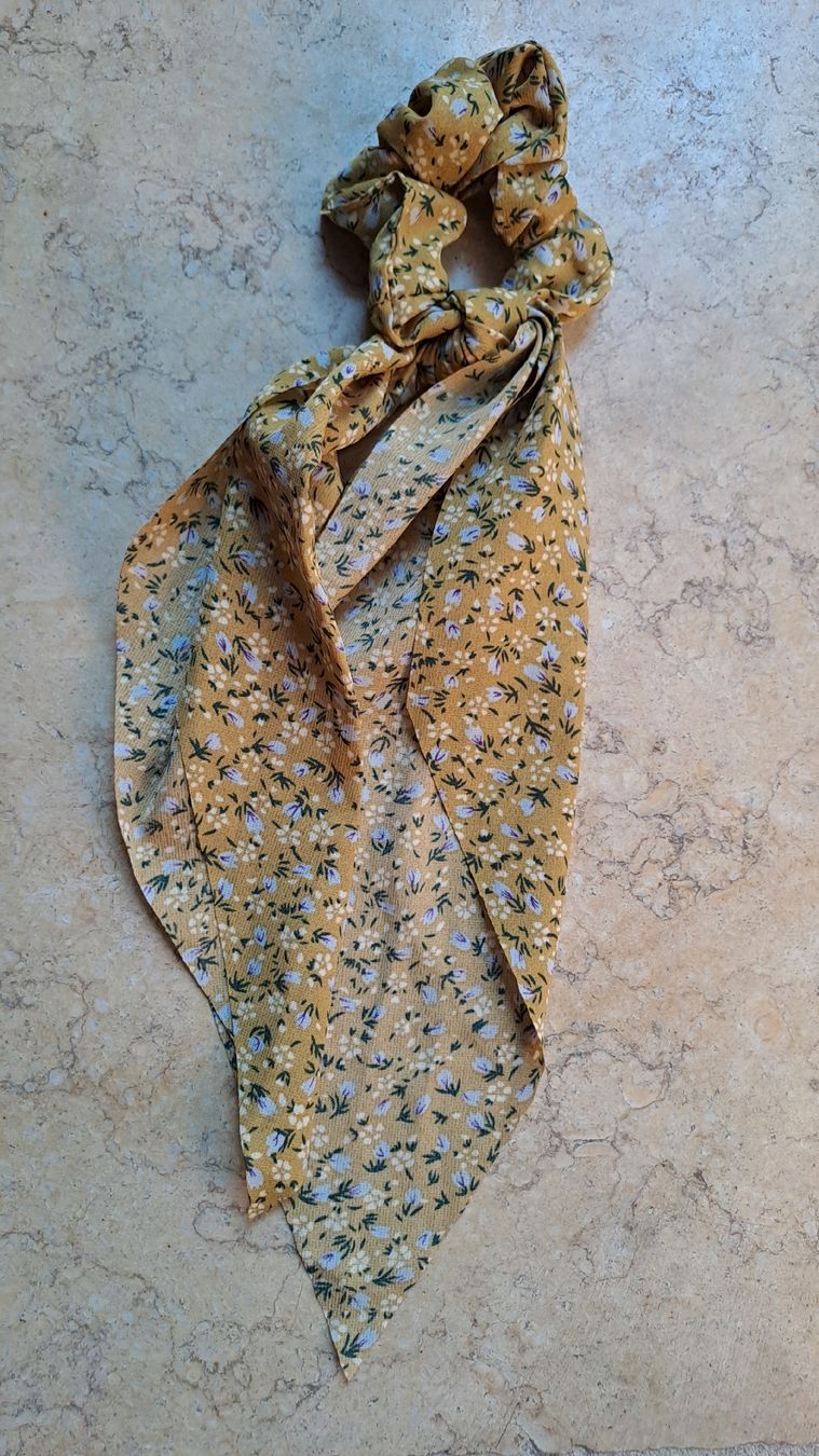 Haarschmuck: Chouchou fleuri jaune avec rubans – Neu (gemäss Beschreibung) aus Rolle von Loutre84 1