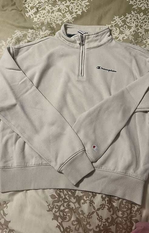 Pullover & Sweatshirts: Champion -Pullover – Gebraucht aus Wil SG von smu_l76j
