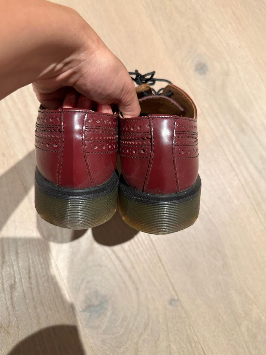 Dr. Martens Scarpe da uomo: Original Dr. Martens in burgundy leather, brogue/wingtip mod – Usato da Pfäffikon ZH venduto da mar_z6c5 1