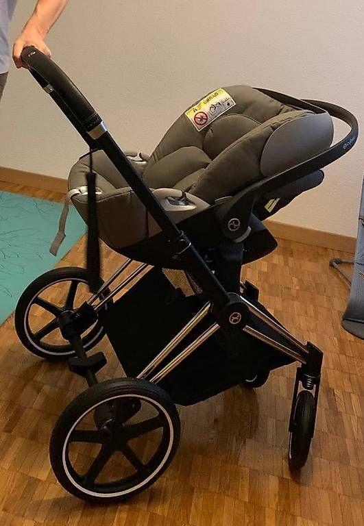 Carrozzine: cybex poussette priam + siège auto cloud + chancelière – Usato da Lausanne venduto da beatriz_g 2