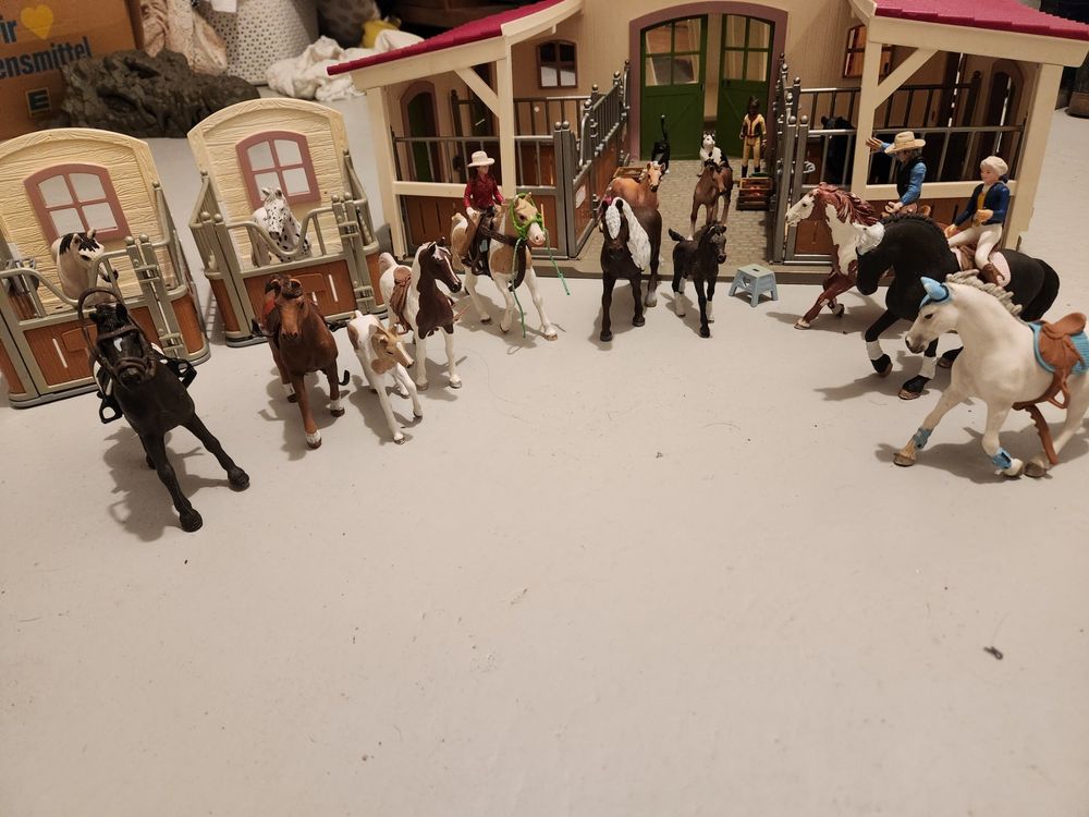  Schleich Reitstall mit viel Zubehör 