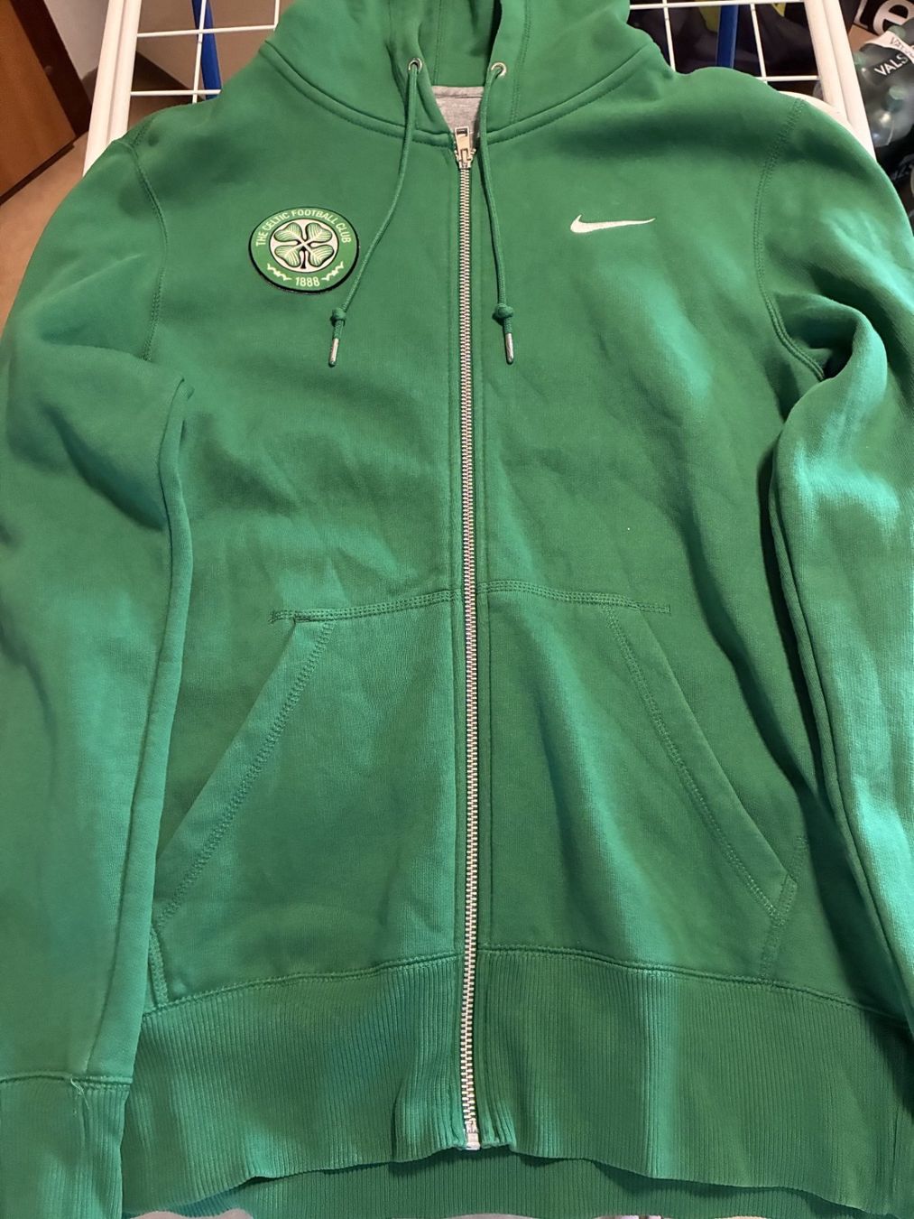 Nike Pullover & Sweatshirts: Nike Celtic Hoodie – Gebraucht aus Effretikon von dts_yd7x
