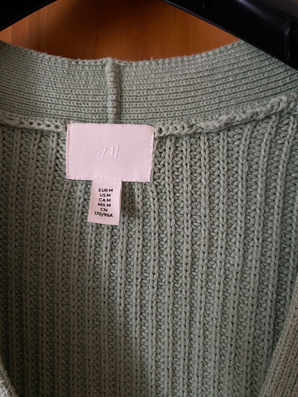 H&M Gilets & Westen: Cardigan H&M taille M – Gebraucht aus Icogne von cen_h97r 1