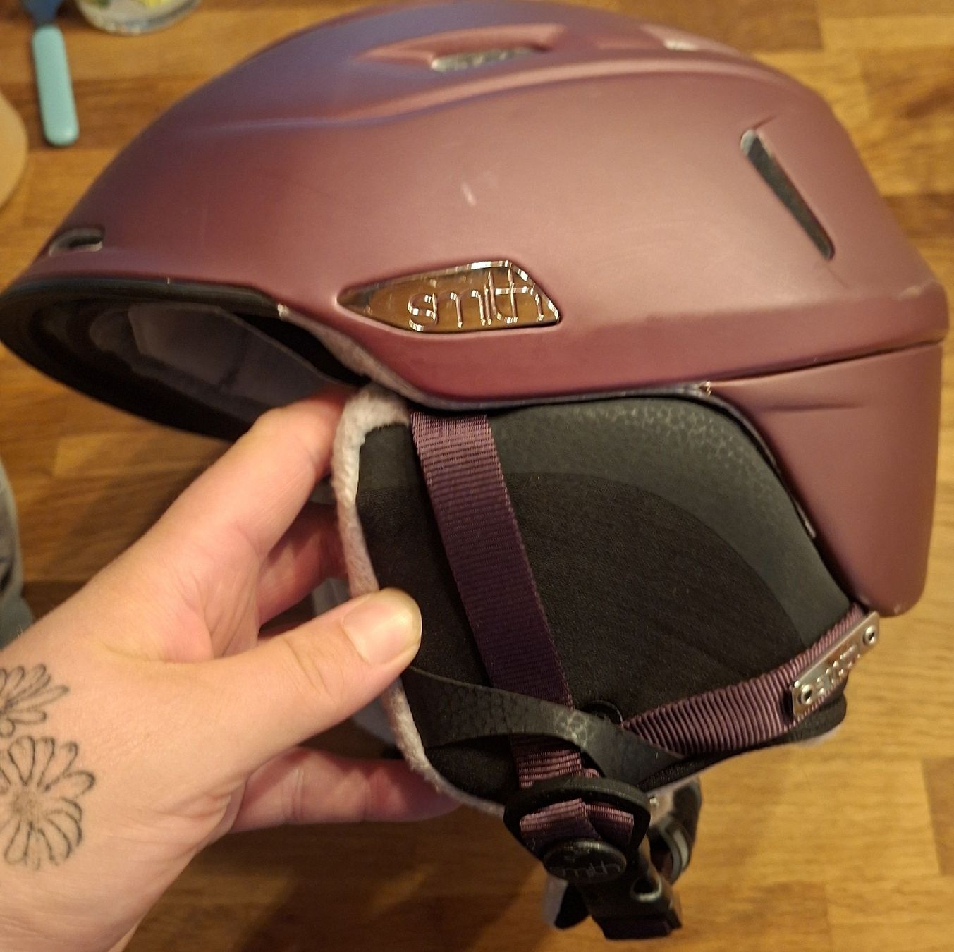 Caschi: Skihelm Damen Grösse 55-59cm – Usato da Oeschenbach venduto da wid_7yqd