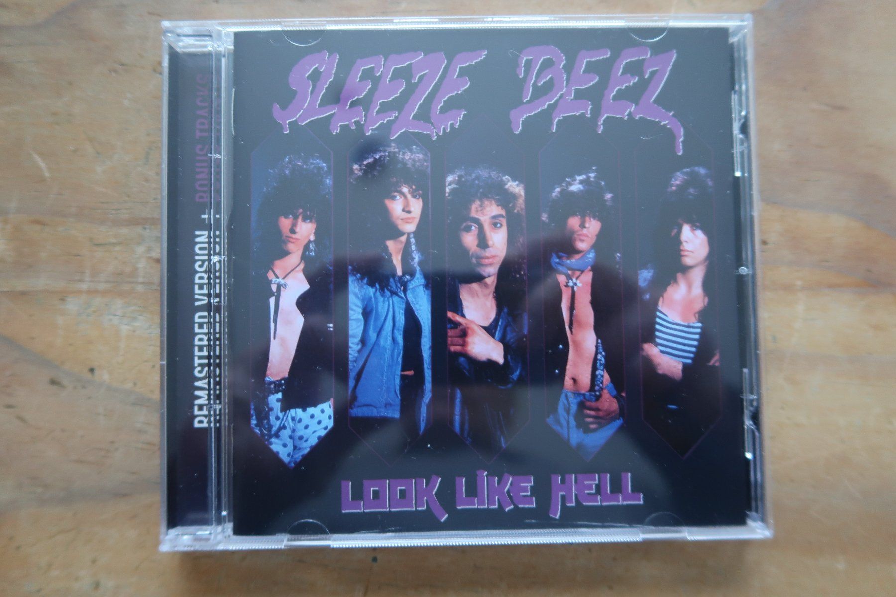 CDs: SLEEZE BEEZ - LOOK LIKE HELL - BONUS TRACKS - CD – Gebraucht aus Basel von