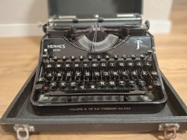 Schreibmaschine HERMES