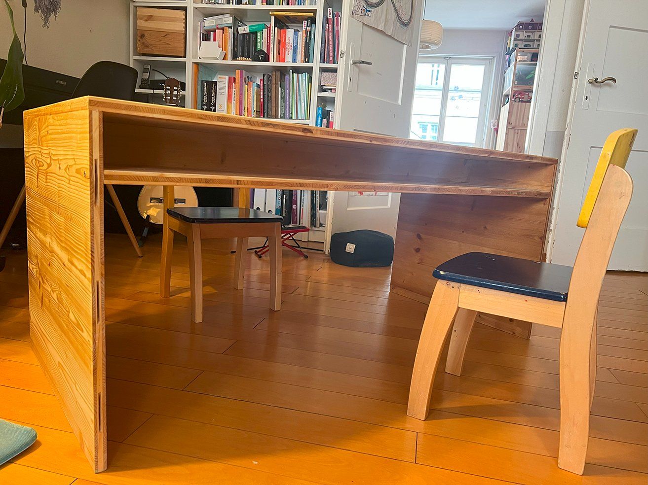Scrivanie: Kinder-Atelier Tisch, Beidseitig benutzbar – Usato da Basel venduto da mangoldsteve 1