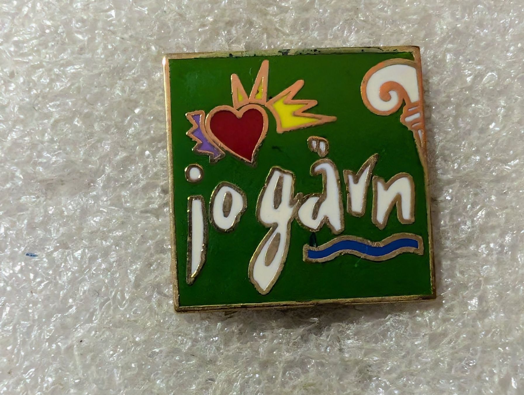 Plaketten & Abzeichen: Ansteckpin 75: jo gärn – Gebraucht aus Oppligen von Pin-Fall-Shop