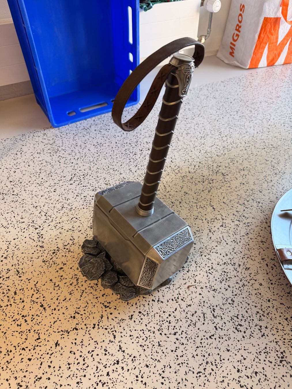 Marvel Figuren: Marvel Thor Hammer Replica – Neu (gemäss Beschreibung) aus Rupperswil von buergin01