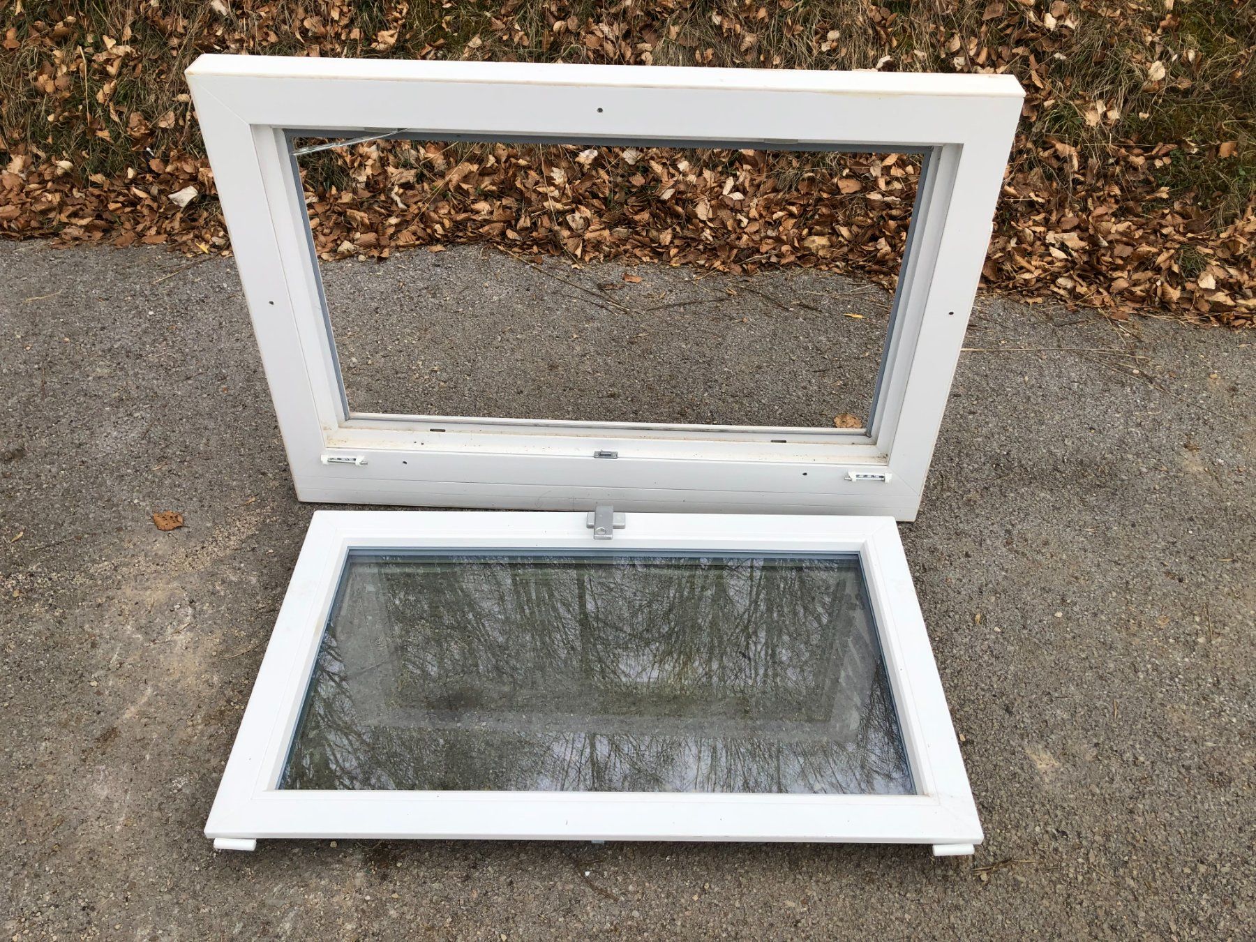 Finestre: 2 Fenêtres PVC double-vitrage de 2011 – Usato da Noiraigue venduto da PATRICK469