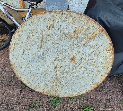Tables: Tischblatt alter Gartentisch neues Blech – D'occasion à Hüntwangen par ABCCBA01