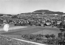 Steffisburg BE Dorfblick mit dem Hartlisberg im Hintergru G