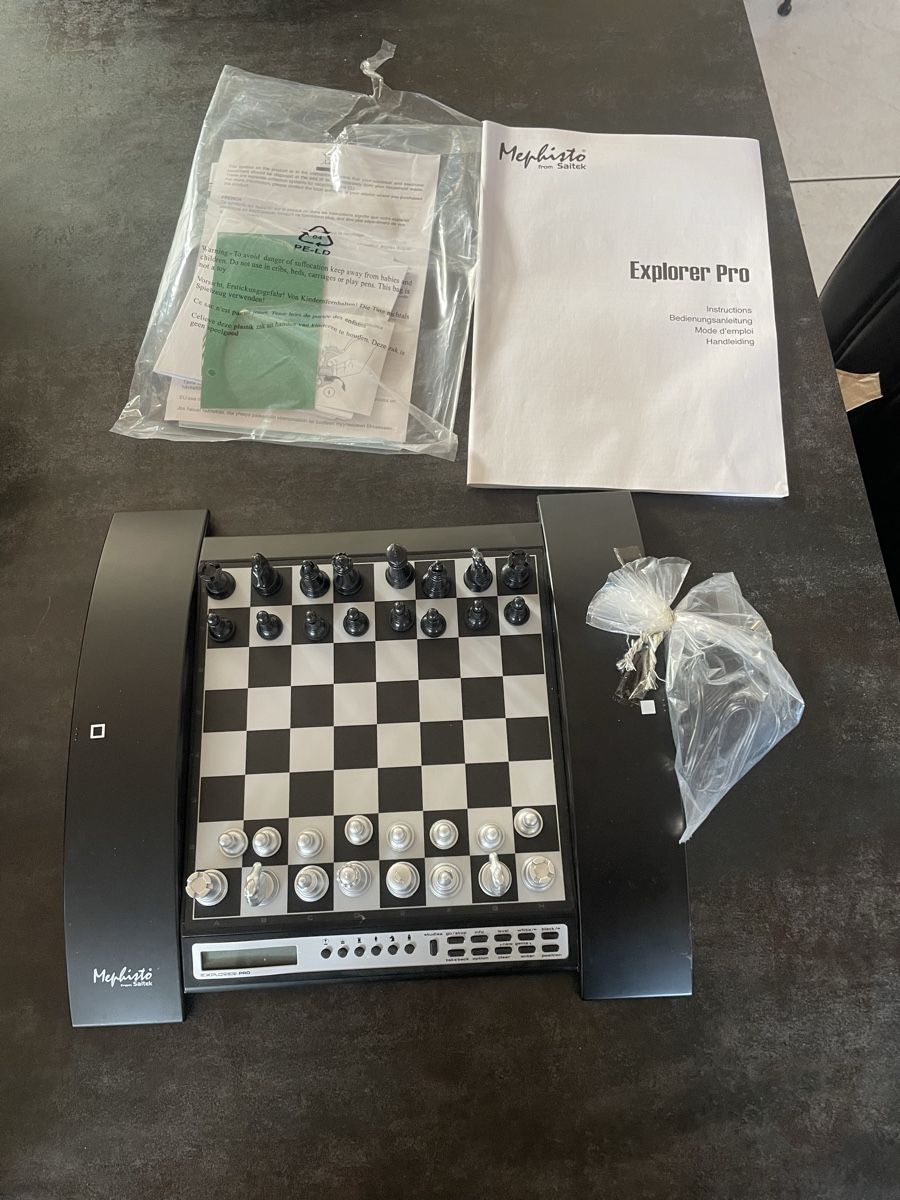 Giochi: Jeu d'échecs électronique Saitek Mephisto Explorer Pro – Usato da Vallamand venduto da Bricbracbroc82