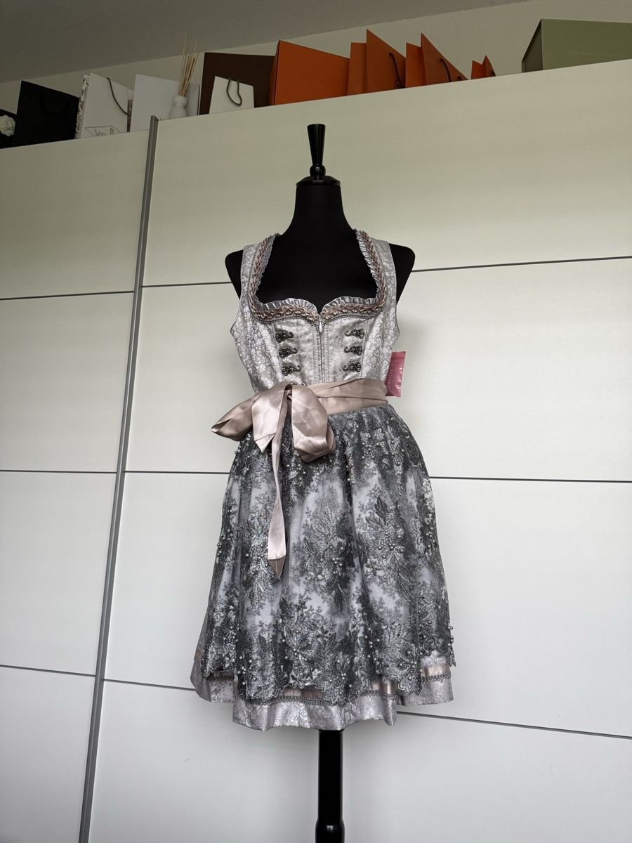 Krüger Vestiti: Wunderschönes Krüger Dirndl in Gr. 40 / neu! – Nuovo e nell'imballaggio originale da Olten venduto da ale_nb2x 1