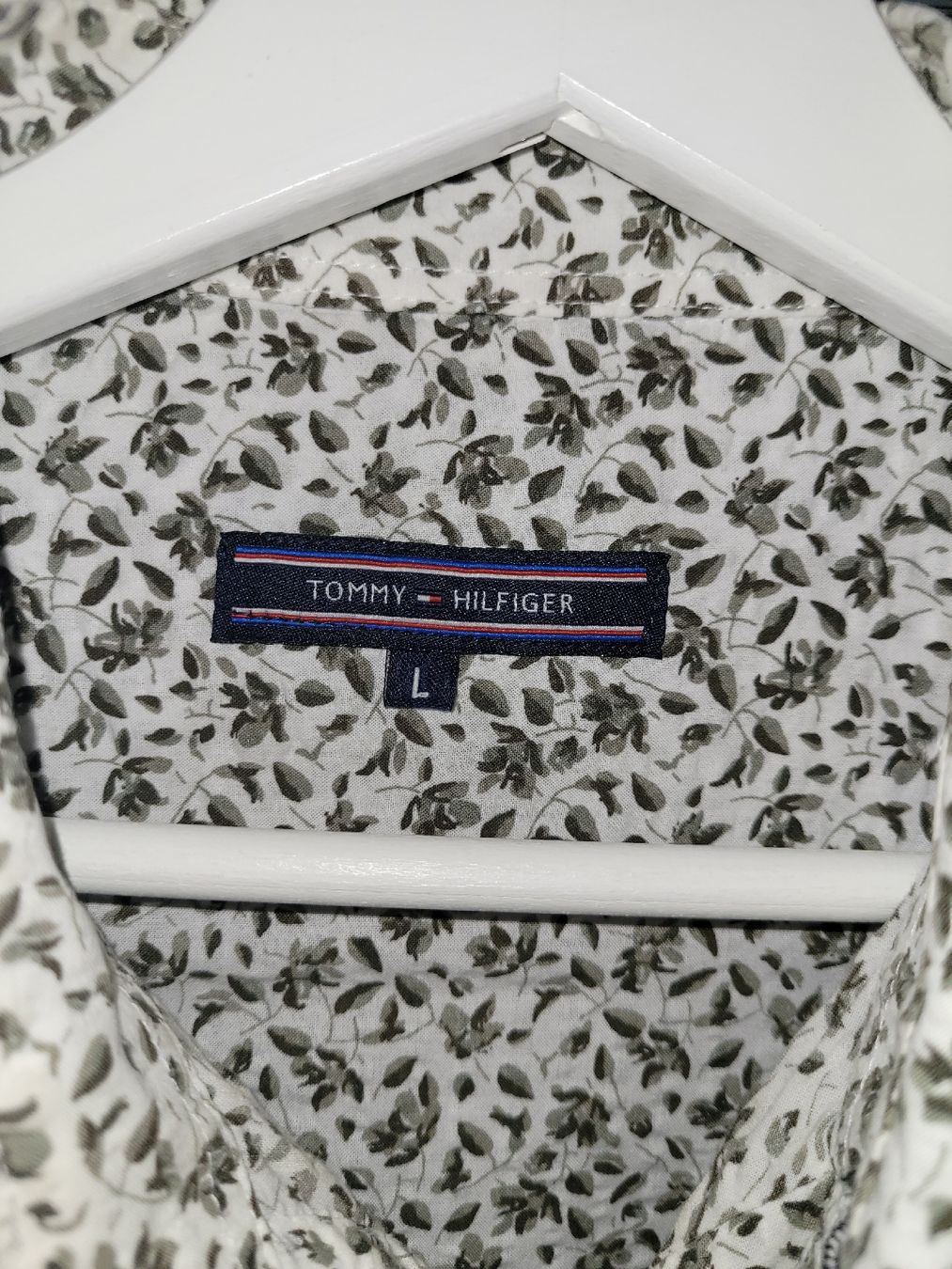 Tommy Hilfiger Camicie: Tommy Hilfiger Hemd Grösse L Blumenmuster weiss – Nuovo e nell'imballaggio originale da Bassersdorf venduto da kid_fm98 1