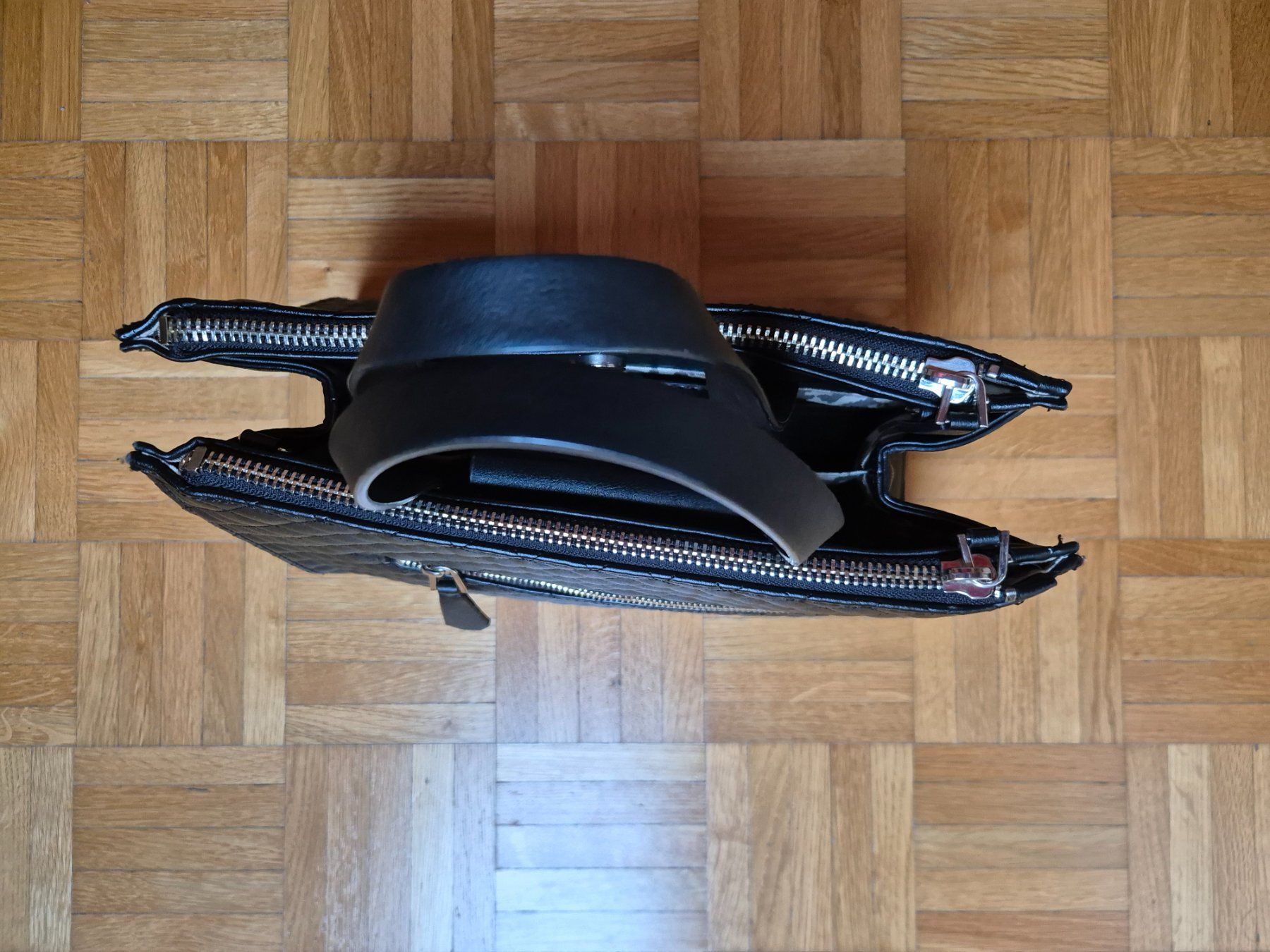 Guess Borse da donna: Sac guess noir style matelassé – Usato da Cossonay-Ville venduto da bricbroc 2