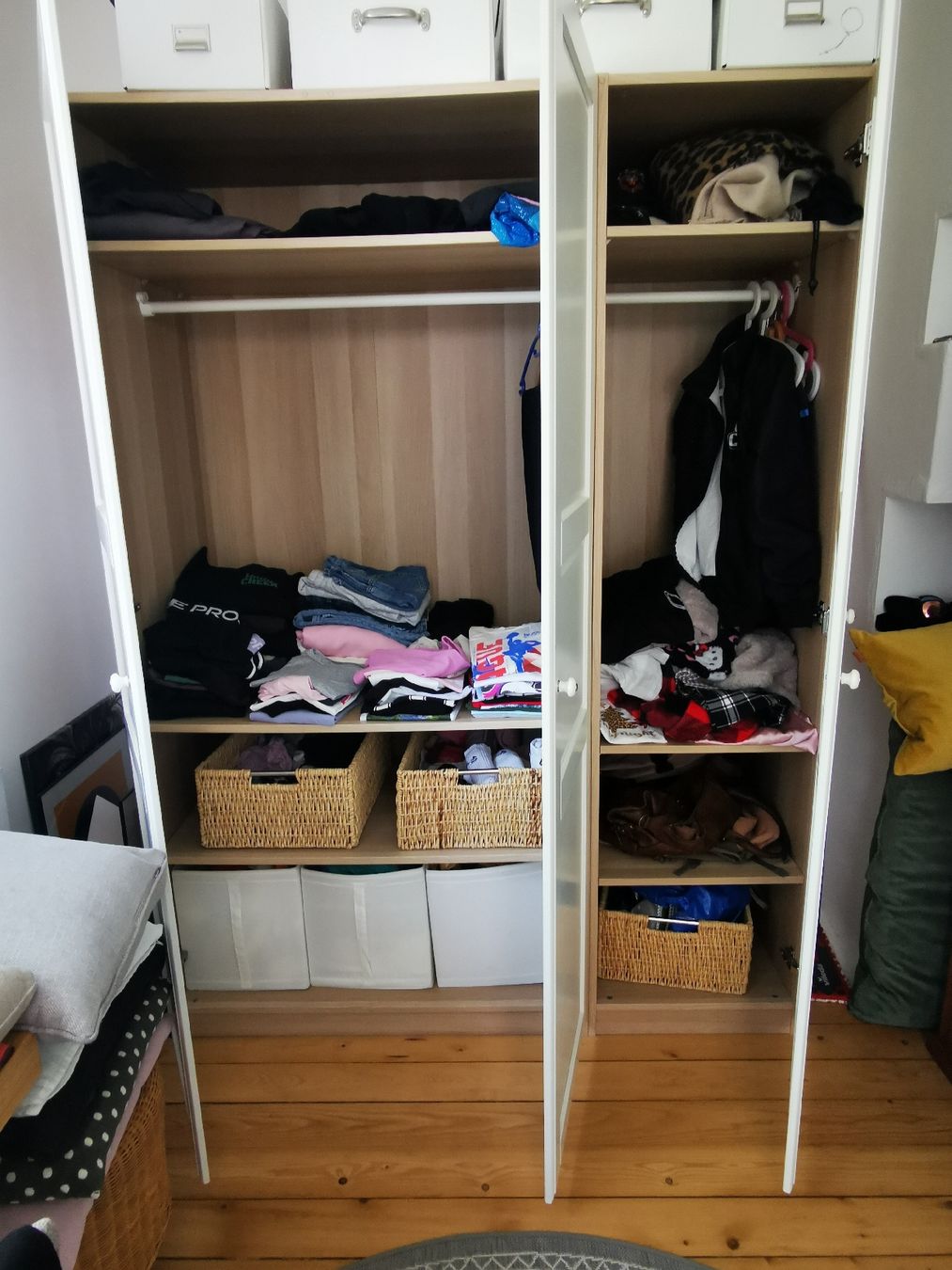 Ikea Armadi: Kleiderschrank weiss / Holz – Usato da Arbon venduto da Sunna1 1
