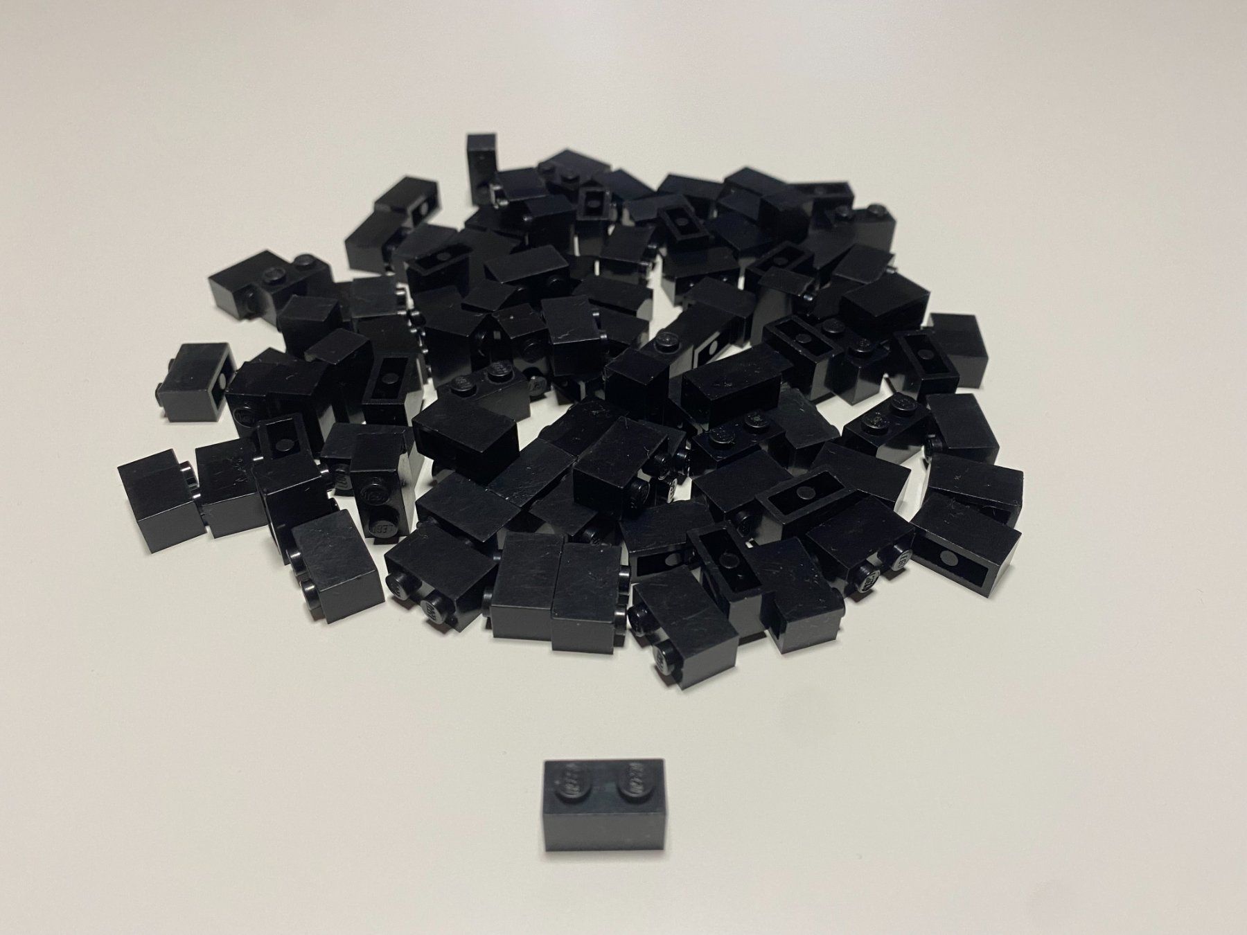 Lego Giocattoli: LEGO - 100 - SCHWARZE - STEINE - 2X1 – Usato da Gelterkinden venduto da ajdt4