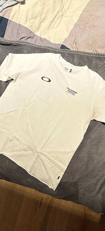 T-Shirts: Pas normal x Oakley shirt – Gebraucht aus meierskappel von Yannik301