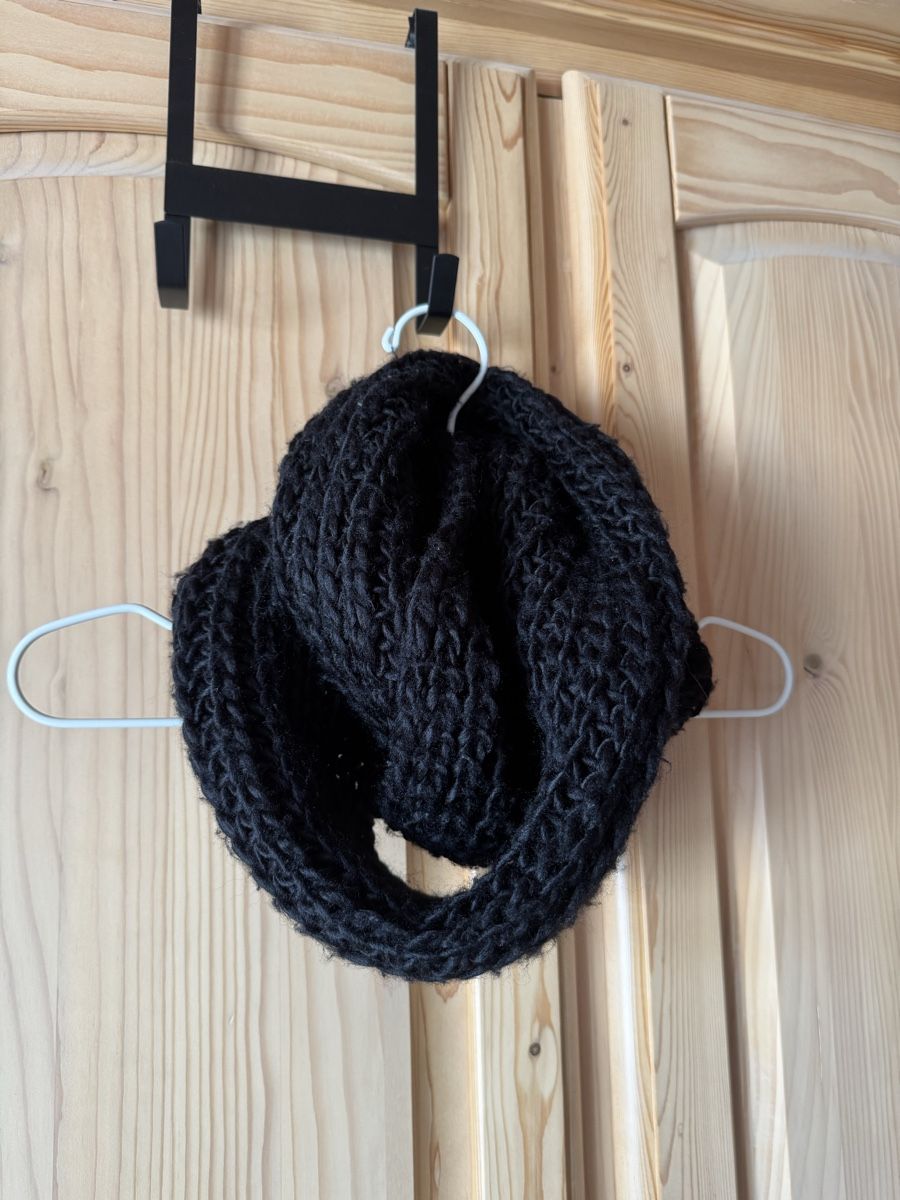 Foulards, Tücher & Schals: Schwarzer Strickschal / Loop – Gebraucht aus Hergiswil NW von kaufe_bei_kaufmann 1