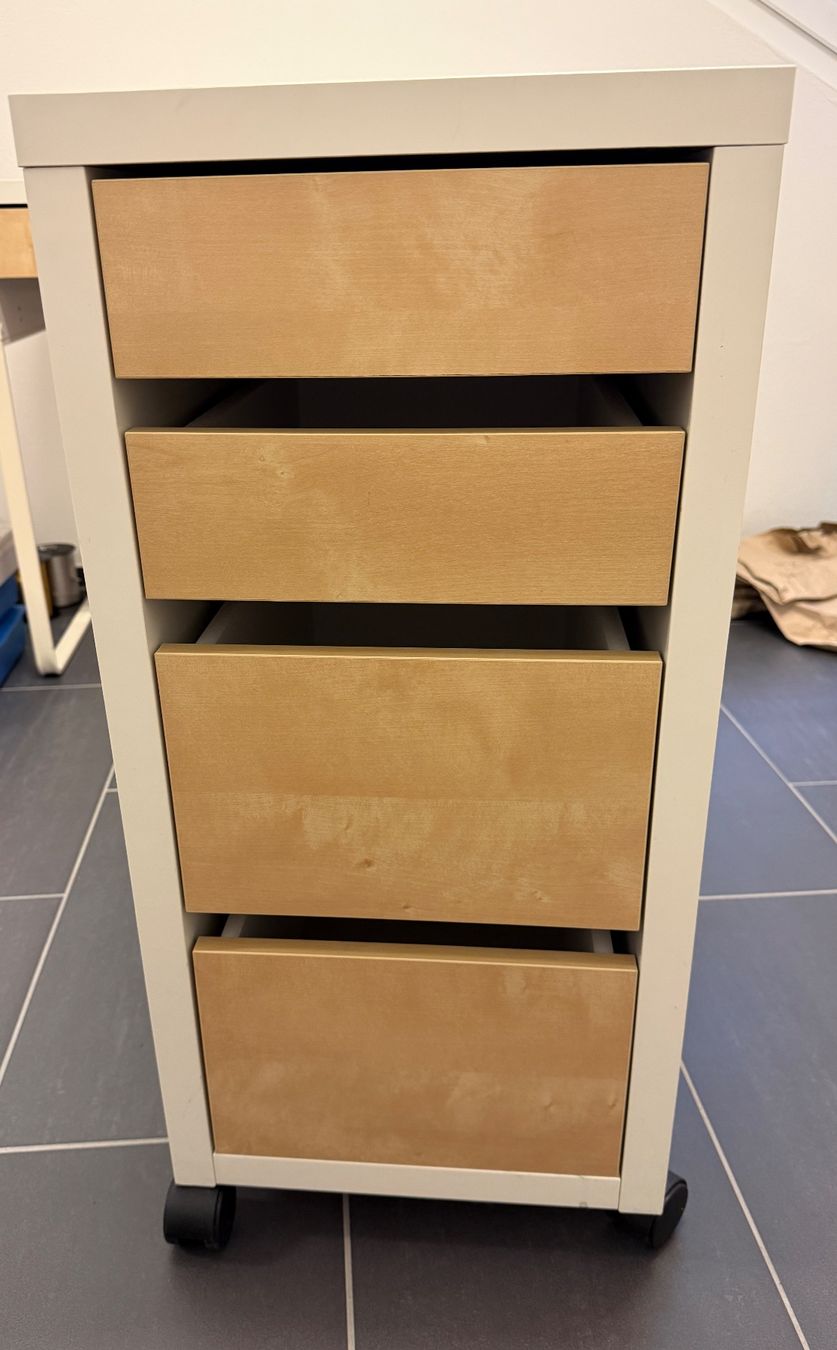 Ikea Banconi: Ikea Rollcontainer / Korpus – Usato da Wiesendangen venduto da Fastwi
