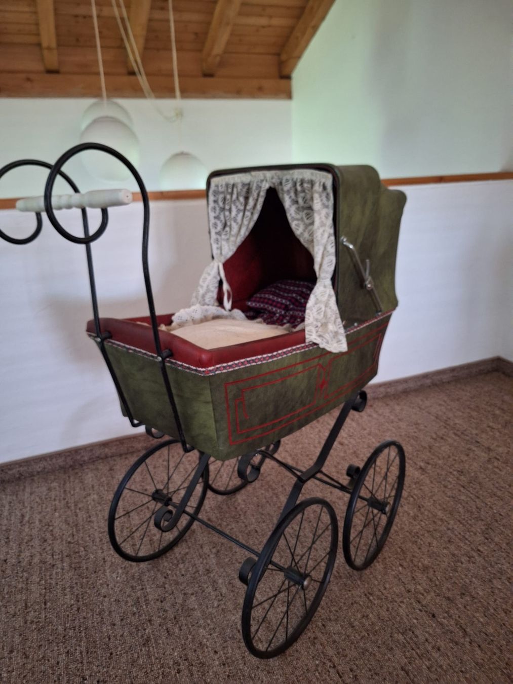 Carrozzine per bambole: Antiker Kinderwagen – Usato da Rossrüti venduto da gel_wq2q