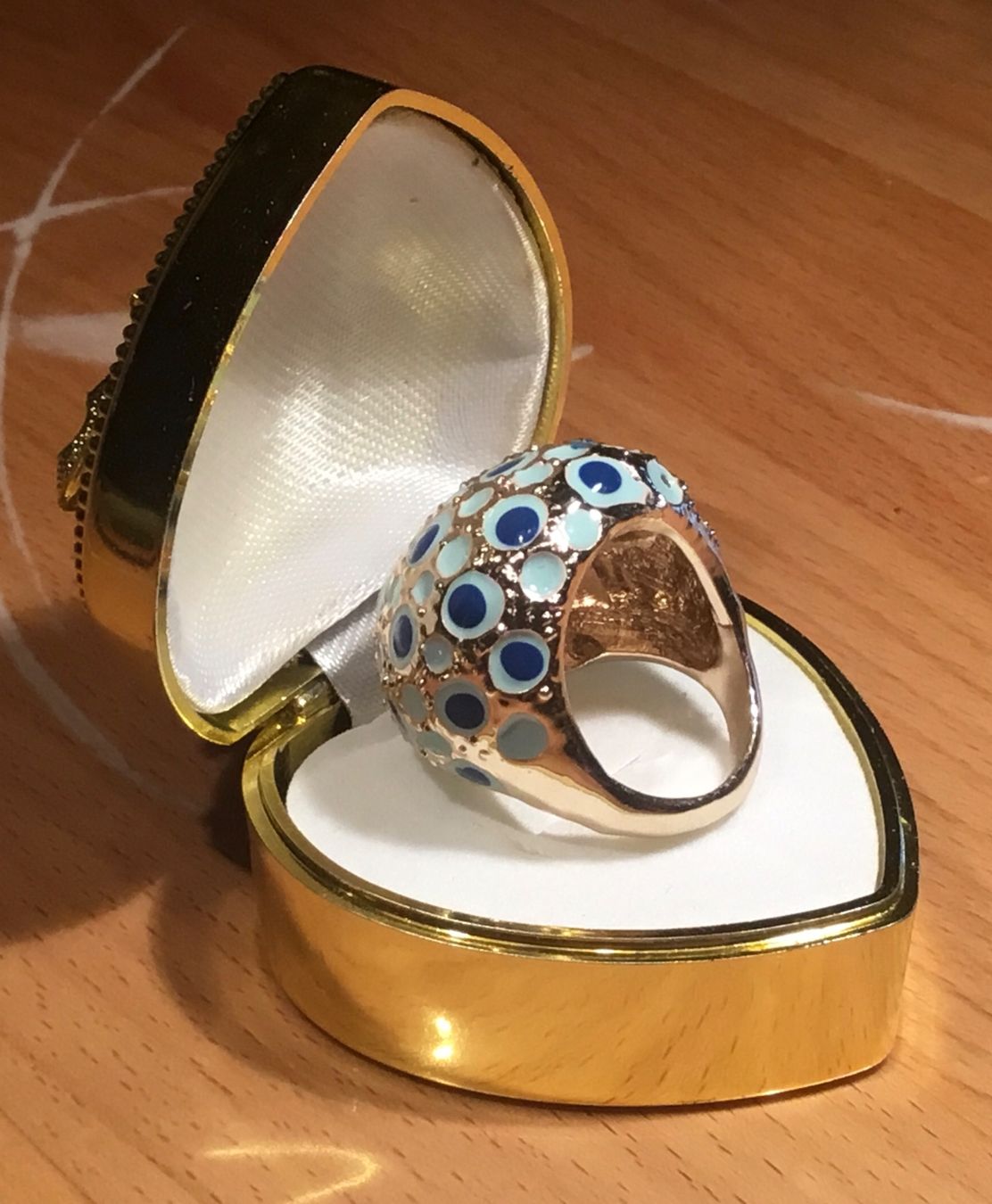 Anelli: Neuer, spezieller Ring mit hellblauen Ornamenten – Nuovo e nell'imballaggio originale da Roggwil /BE venduto da elegance45 3