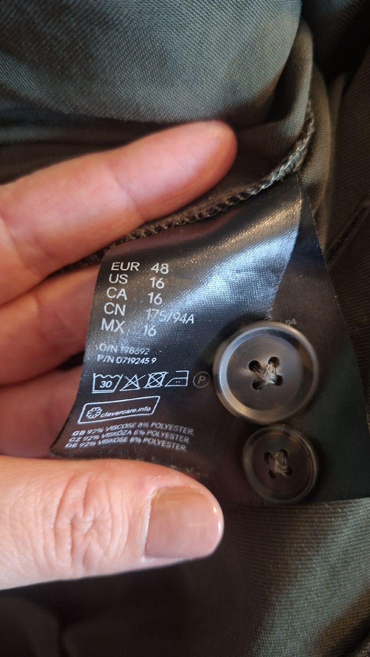 H&M Tute: Khaki Utility-Jumpsuit – Usato da Oberengstringen venduto da Kimchimon 2