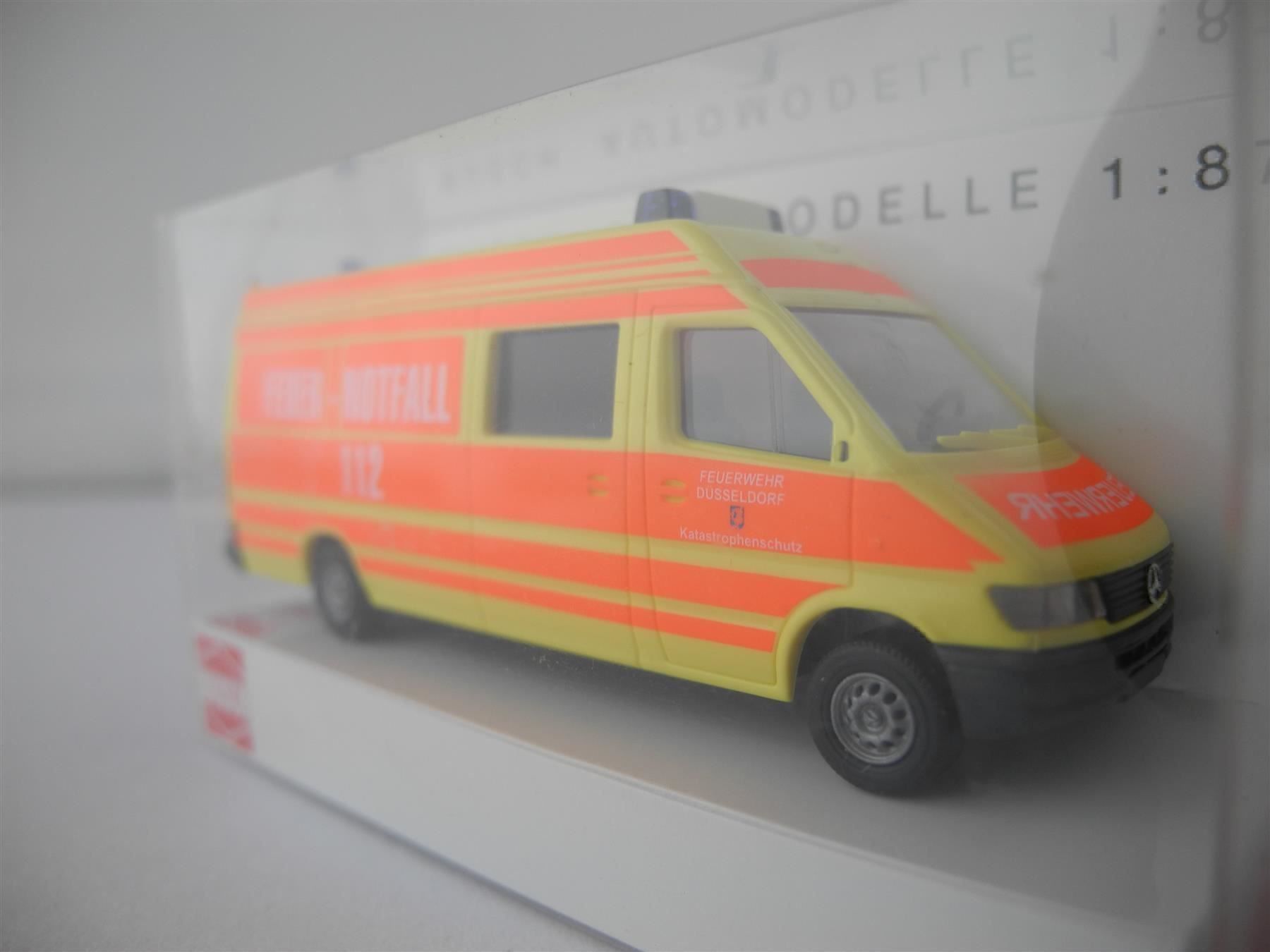Busch Modellini d'auto: Busch 47827 Mercedes Sprinter, Nr. s78 – Nuovo e nell'imballaggio originale da Kottwil venduto da Crazyrolf 1