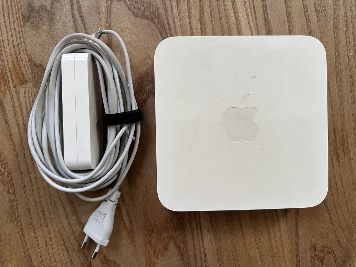 Apple Modem & Router: Apple Airport Extreme Basisstation – Usato da Mauensee venduto da Rovertomcat