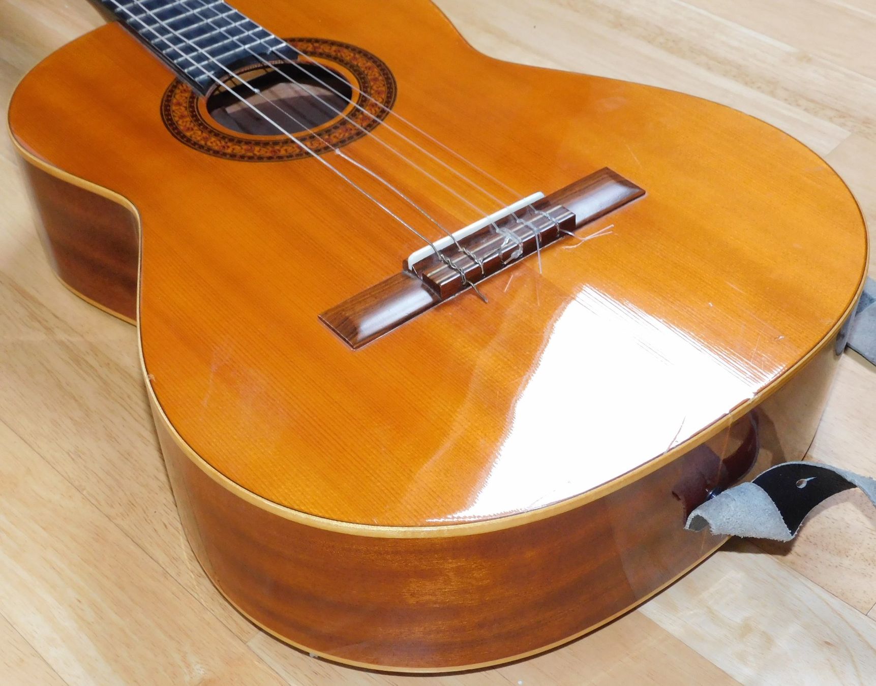 Strumenti musicali: Gitarre klassiche Gitarre mit Ledercase  1 meter – Usato da Sursee venduto da 76 7