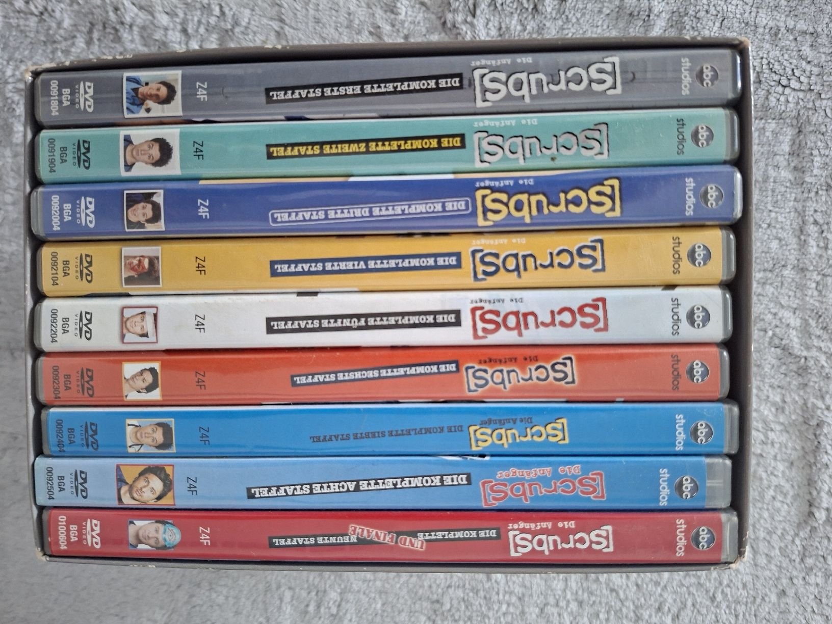 Tutti i DVDs: SCRUBS  STAFFEL  1 - 9 – Usato da Aesch BL venduto da Burschi59 1