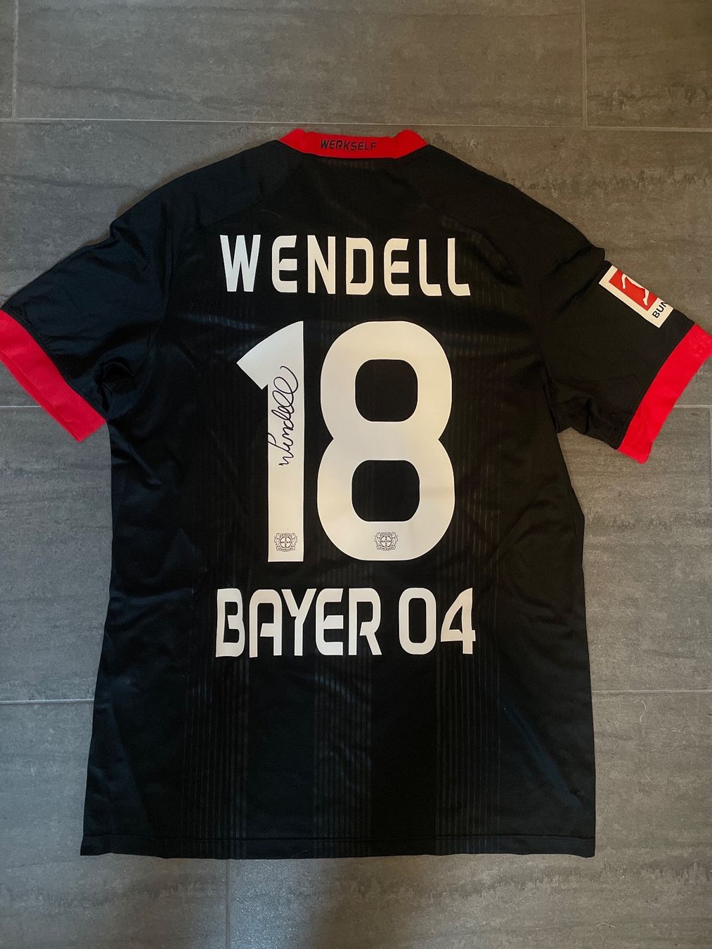 Leibchen & Hosen: Matchworn Bayer Leverkusen Wendell with COA – Gebraucht aus Castione von REER