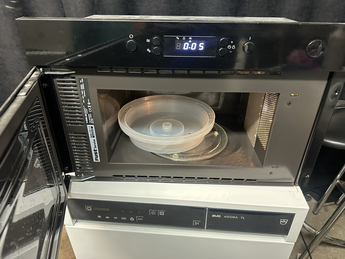 Elettrodomestici da cucina: mikrowellen v400 – Usato da Adliswil venduto da F.B.E 2