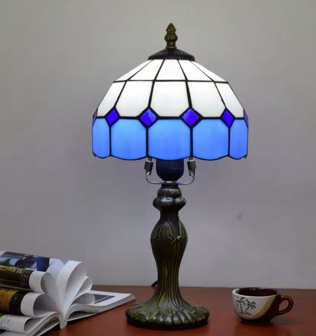 Lampade: Lampe de table de style Tiffany ,   en verre teinté – Nuovo e nell'imballaggio originale da Saignelégier venduto da Instant-Key-Pro