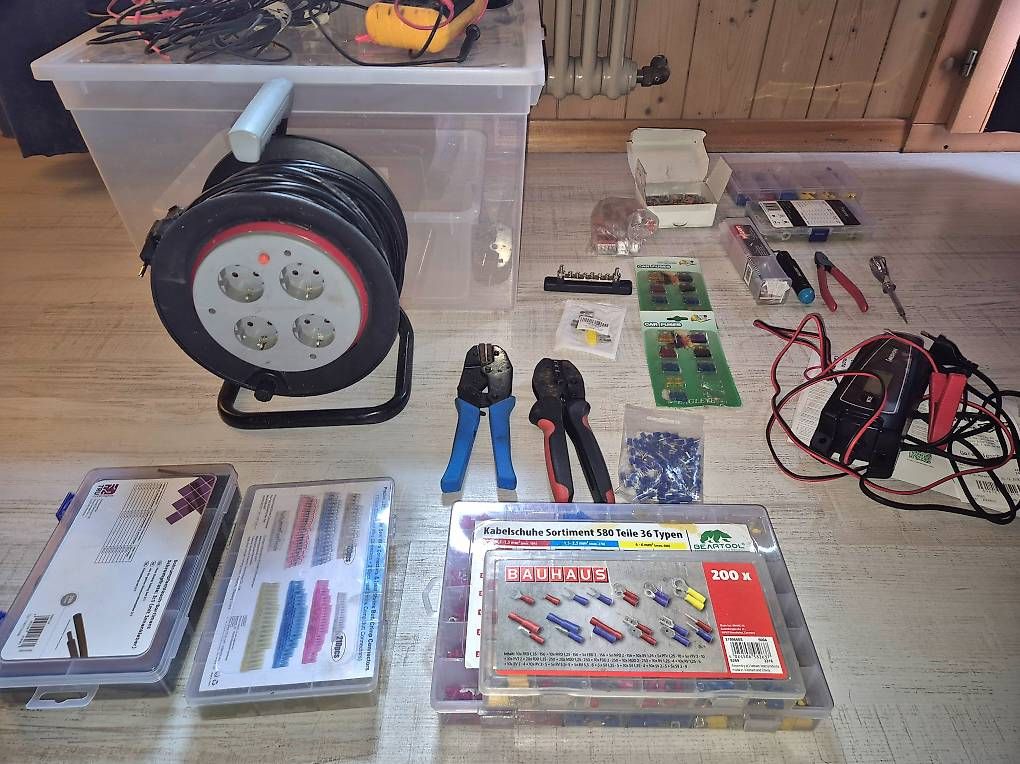 Caricabatterie: Elektro-Konvolut  Multimeter, Batterieladegerät, Kabeltromm – Usato da Ringgenberg BE venduto da jwi_ml6r 1