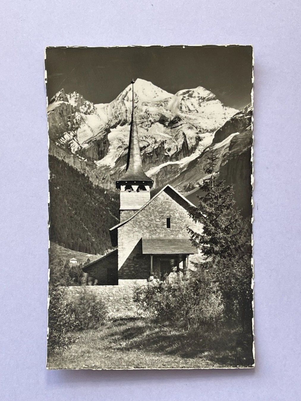 Cartoline postali: Kandersteg - kath. Kirche und Blümlisalp – Usato da Steg VS venduto da _vinci_