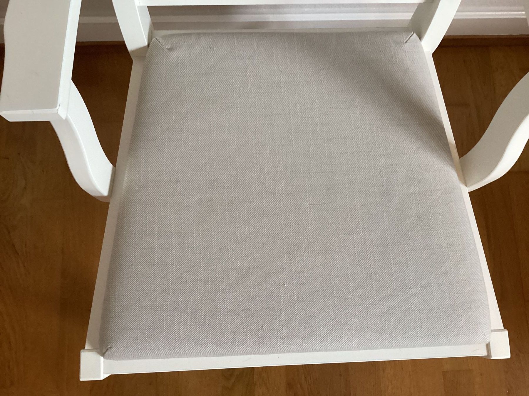 Ikea Sedie: Chaise blanche en bois – Usato da Pully venduto da claddagh 2