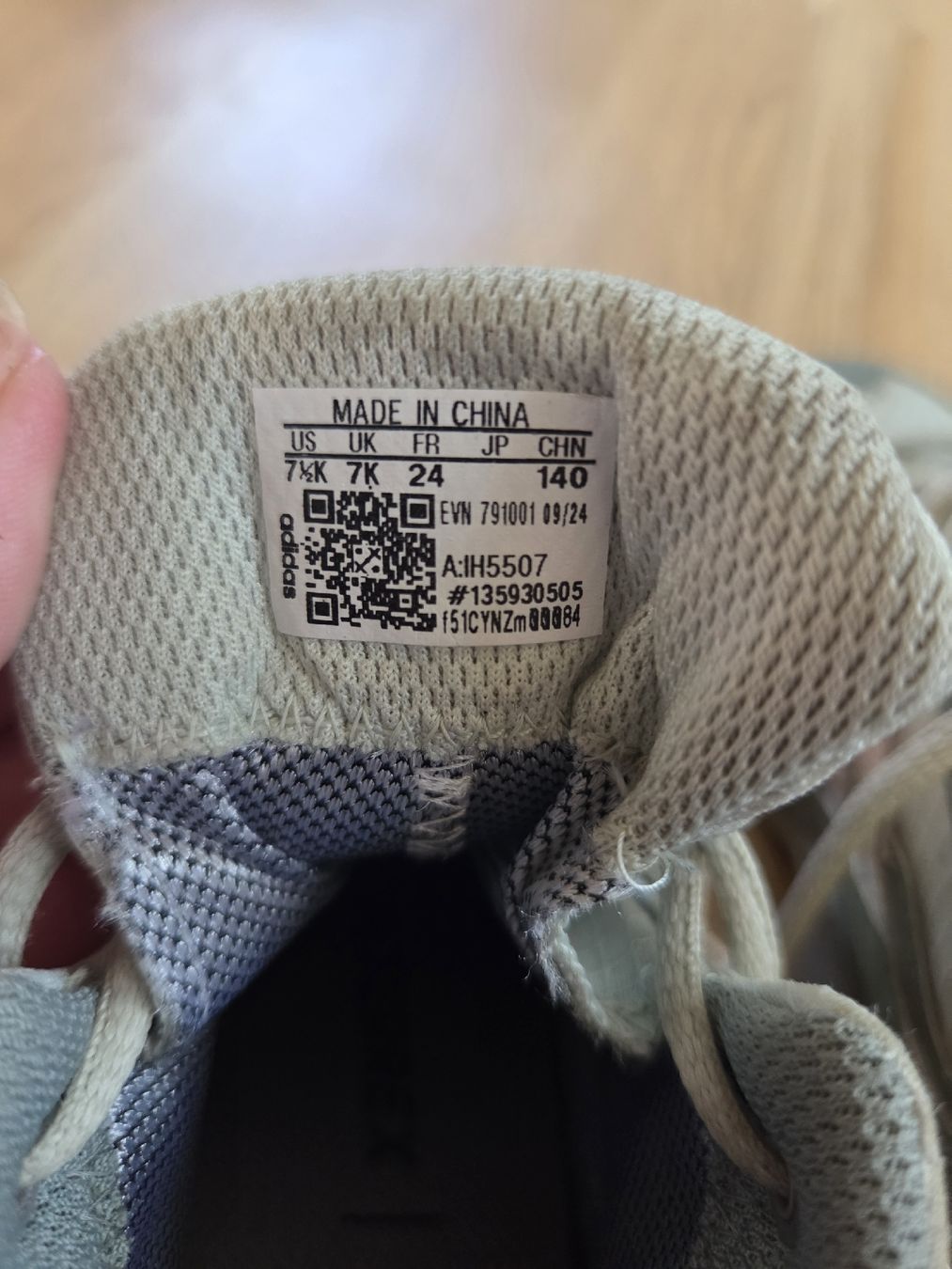 Adidas Chaussures garçon: Kinder Wanderschuhe Adidas Terrex Grösse 24  – D'occasion à Oberurnen par Mar_Sa29.09 2