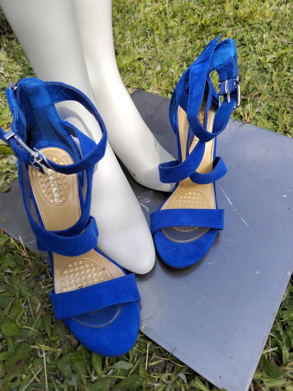 Scarpe da donna: Damen Pumps, Blau, Gr. 37 – Nuovo (secondo la descrizione) da STEFFISBURG venduto da Sumerstorm