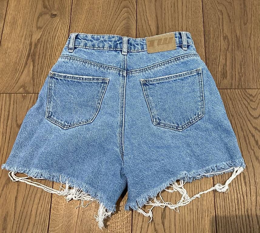 Pantaloni: Kurze Hosen Grösse 32 – Usato da Bellach venduto da lia_26tj 2
