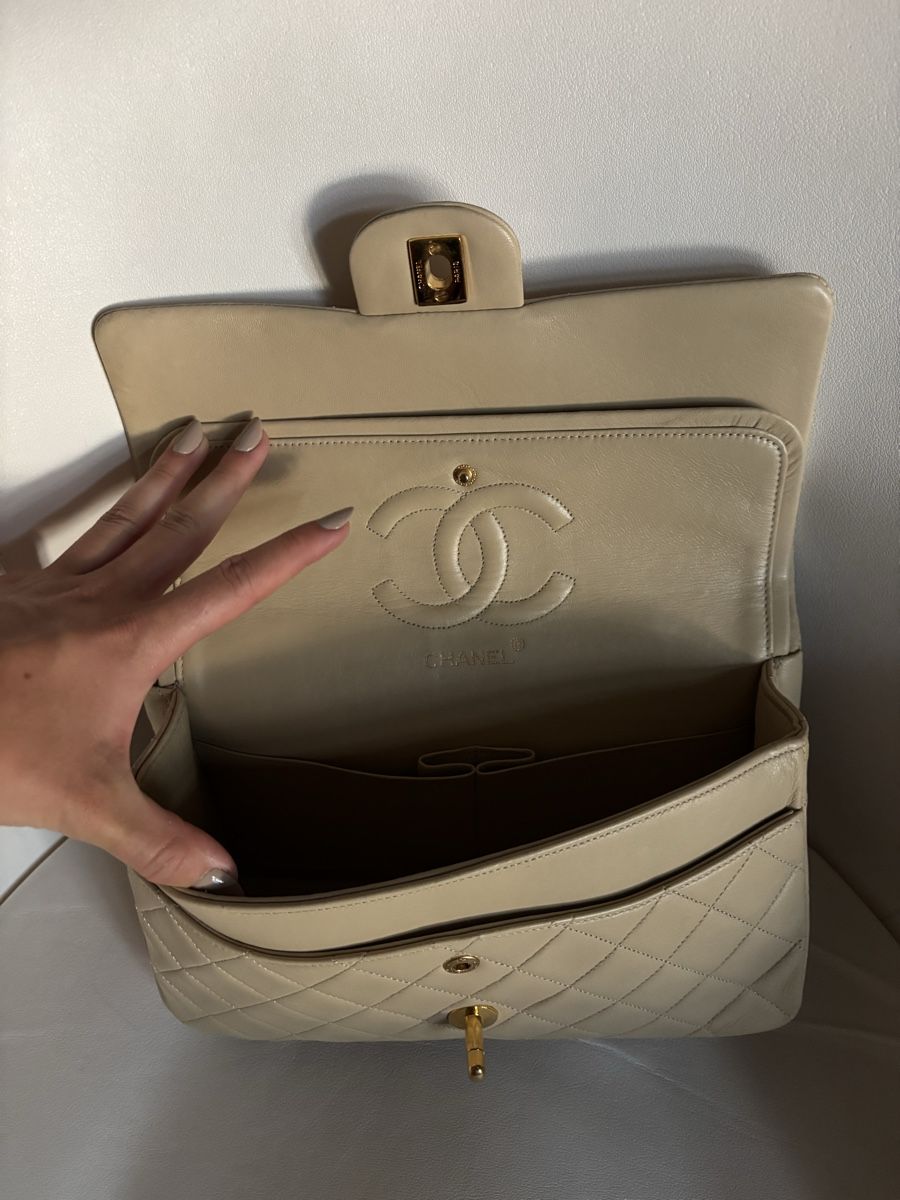Chanel Borse da donna: Chanel Medium Flap Bag in Beige – Usato da Zollikon venduto da han_rvt8 4