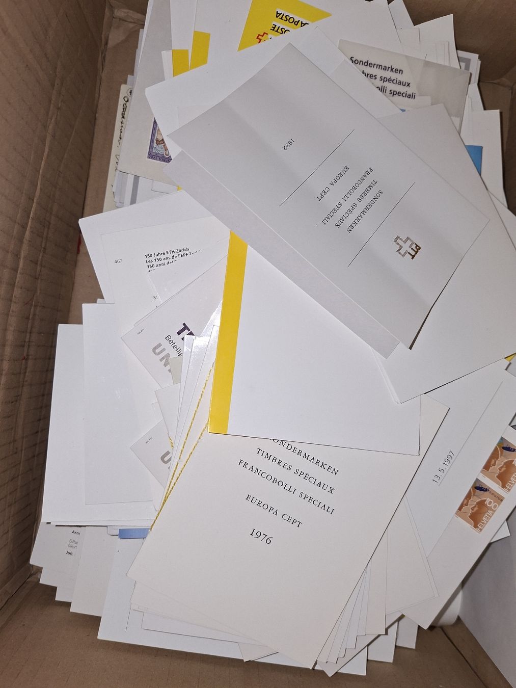 Tutti i francobolli: Kiste ca 8KG Briefmaterial  – Usato da Balgach venduto da SIMEON27 6